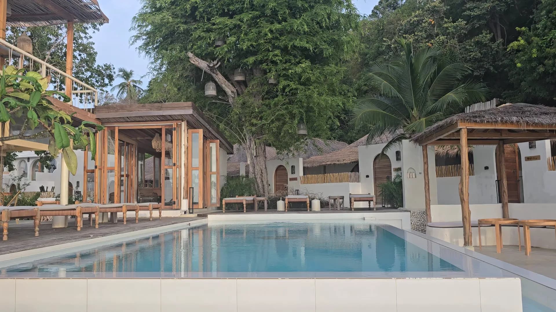 Cape Beach Villa, a small beach resort of private villas on Bantai Beach, Maenam, Koh Samui