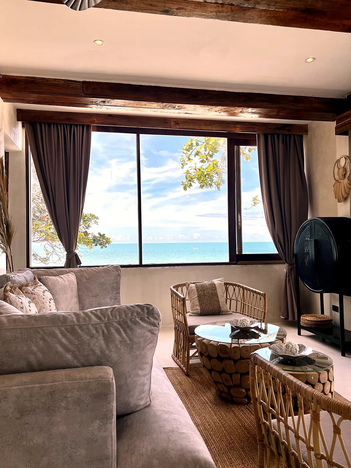 The rooftop garden Jacuzzi over the bay at the Beachfront Family Villa, Cape Beach Villa, Koh Samui