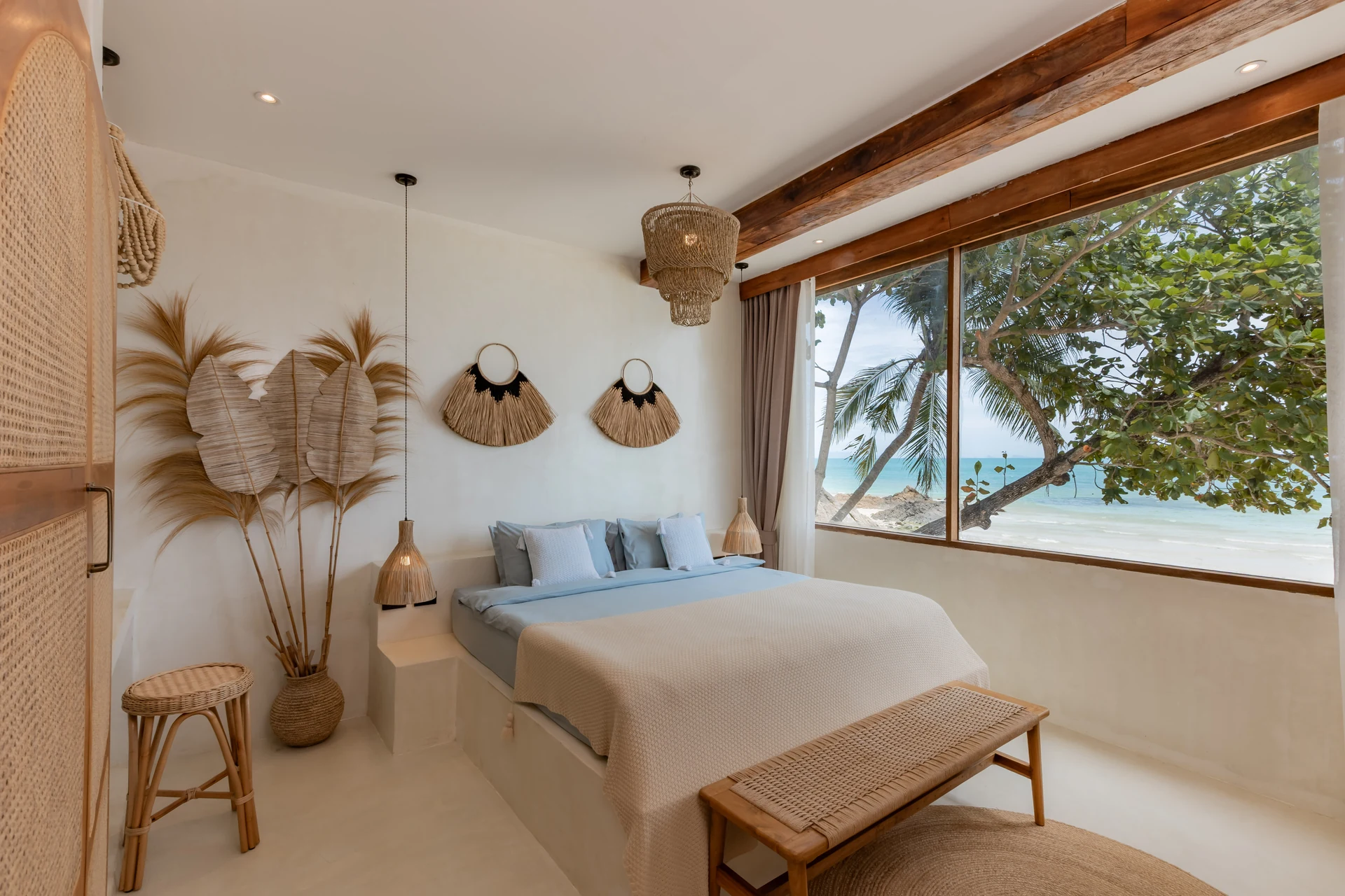 Beachfront Family Villa — bright king bedroom with full sea view (Villa De Mar) — photo 3