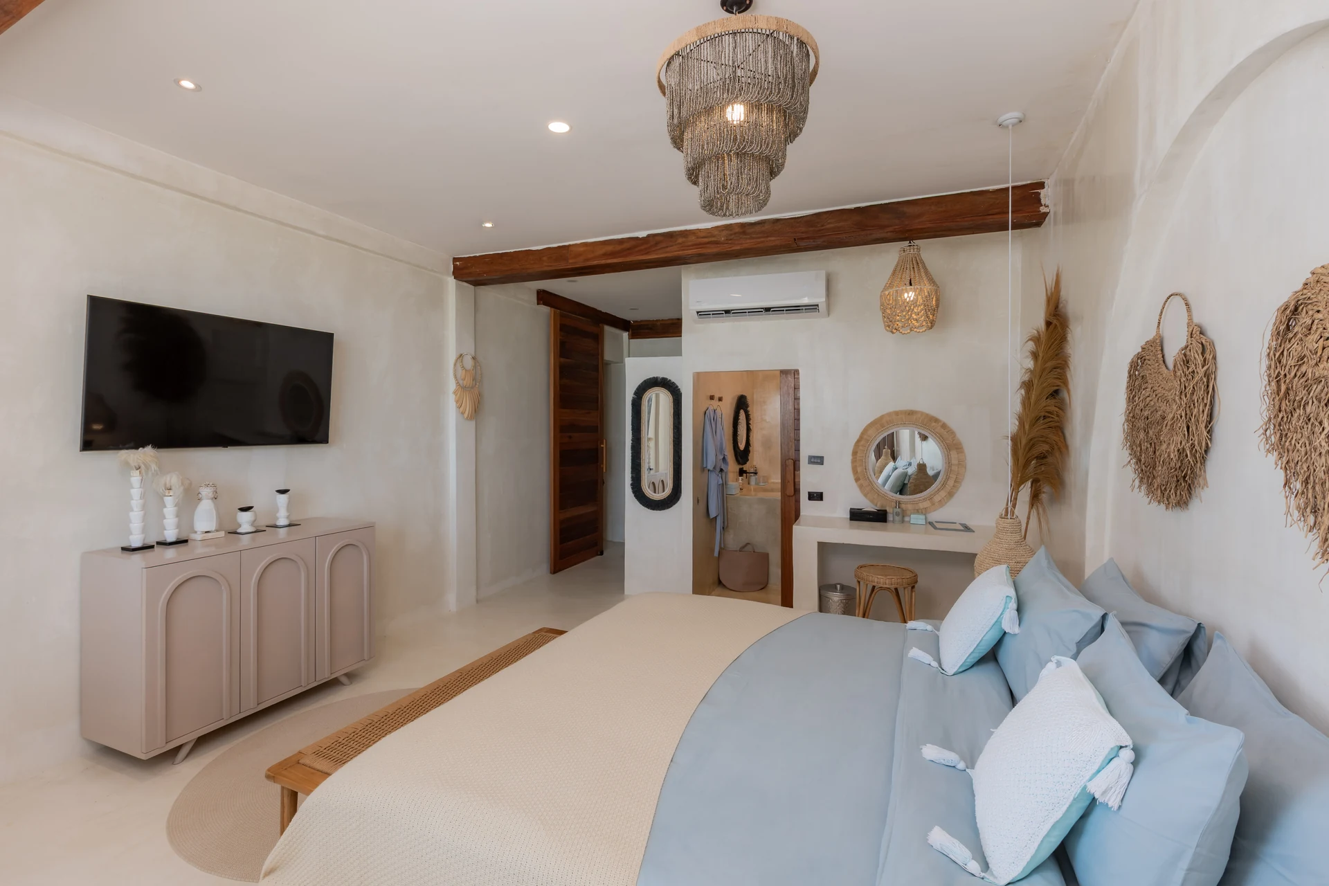 Beachfront Family Villa — bright king bedroom with full sea view (Villa De Mar) — photo 6
