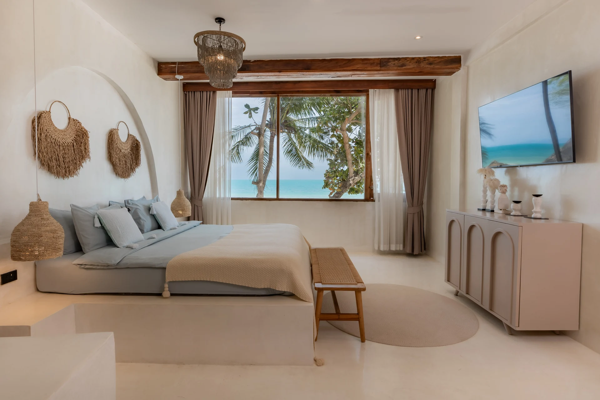 Beachfront Family Villa — bright king bedroom with full sea view (Villa De Mar) — photo 26