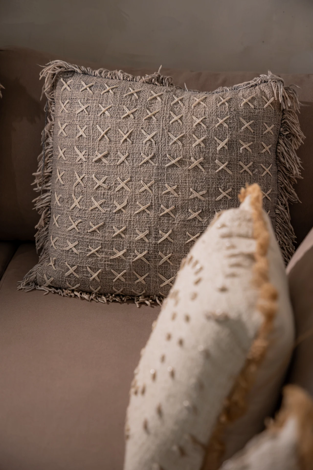 Comfort Villa — boho living room with rattan seating (Villa Ginger) — photo 36