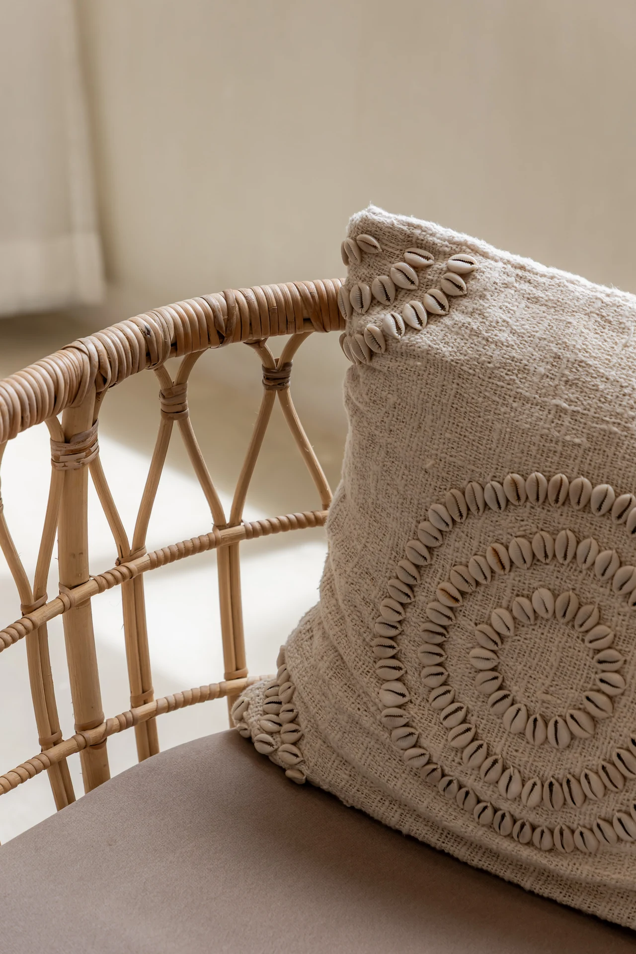 Comfort Villa — boho living room with rattan seating (Villa Ginger) — photo 40