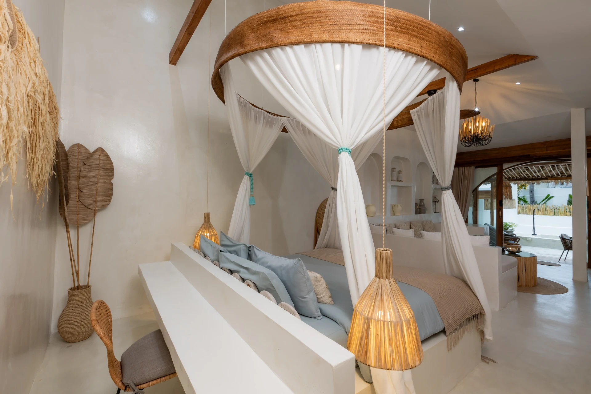 Studio Villa — canopy bed with sea-toned linens (Villa Coco) — photo 3