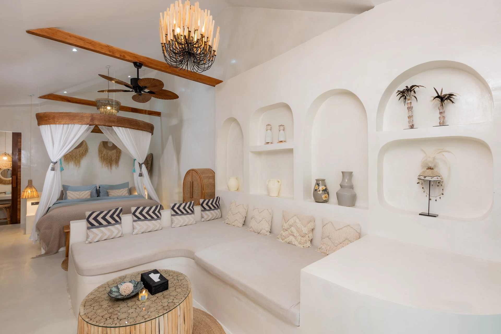 Studio Villa — canopy bed with sea-toned linens (Villa Coco) — photo 6
